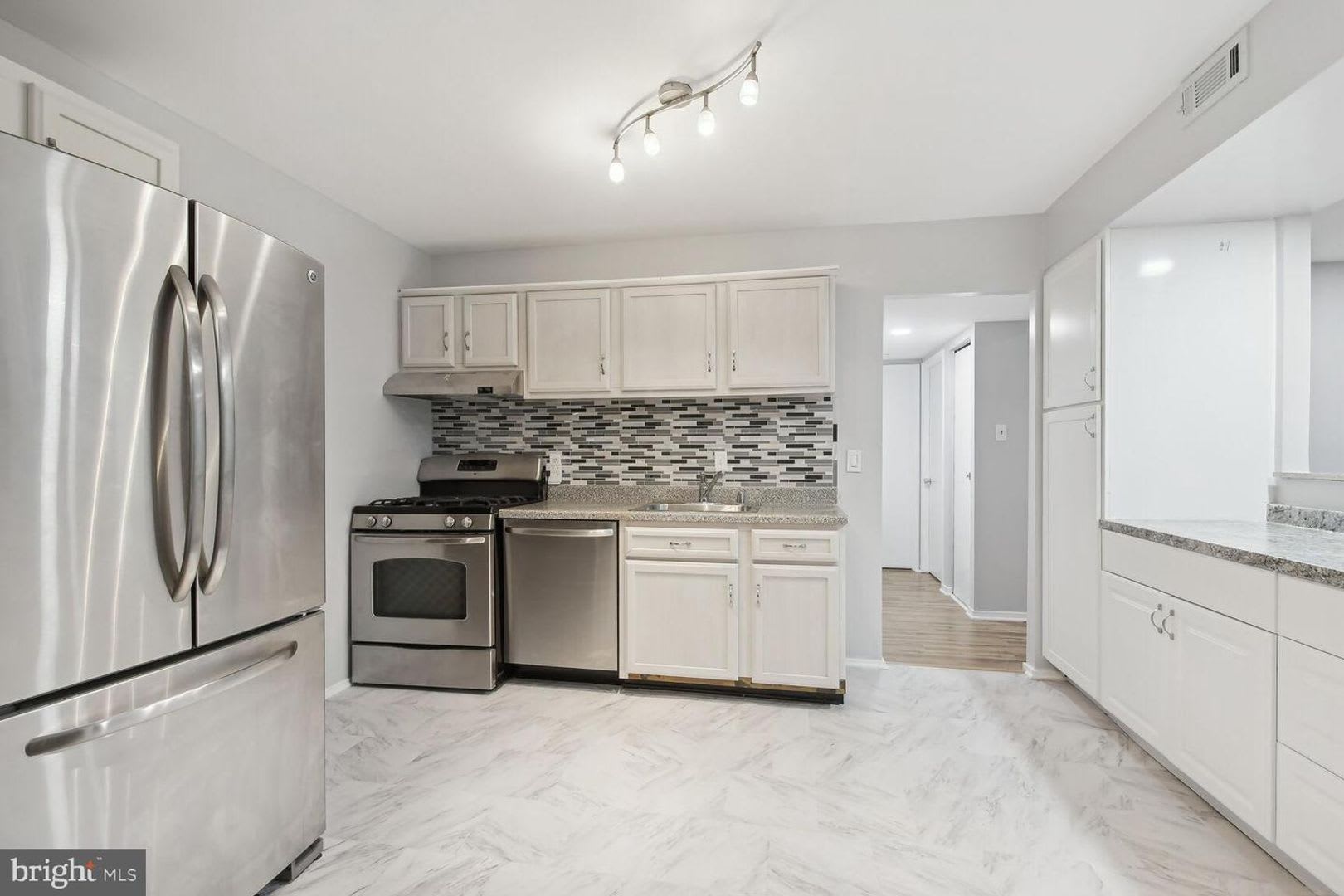 Reston Condo For Rent -1635 Parkcrest Cir #201, Reston, VA 20190 – photo 1