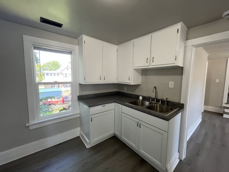 526 Newbury Street Upper – photo 2