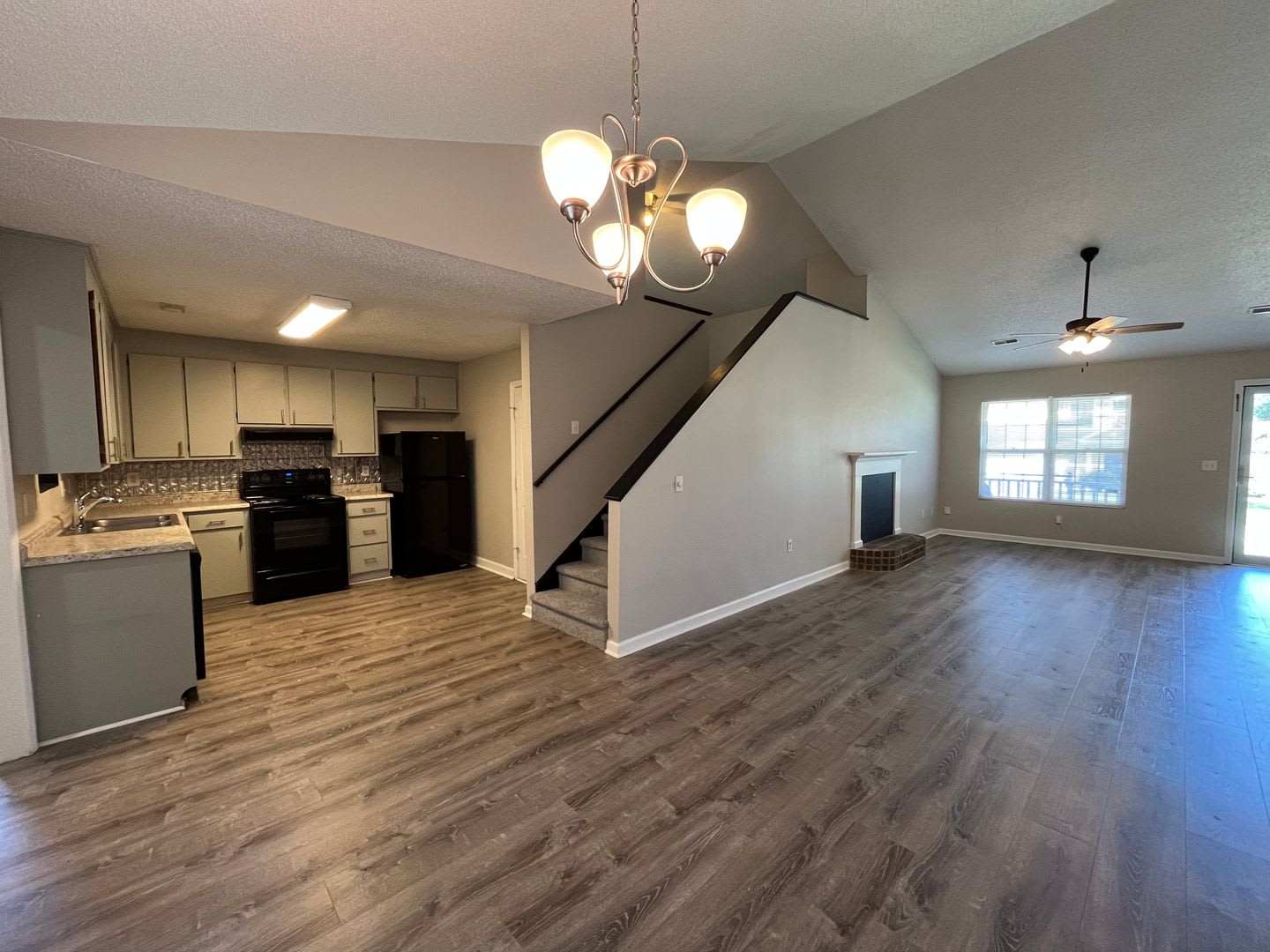 3Br 2Ba Close to Downtown Summerville – photo 4