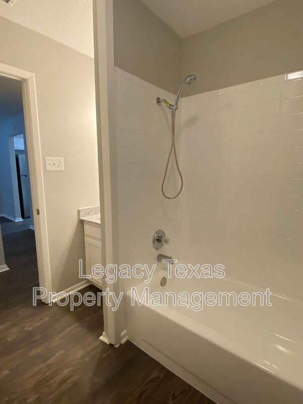 1302 Berry Dr – photo 3