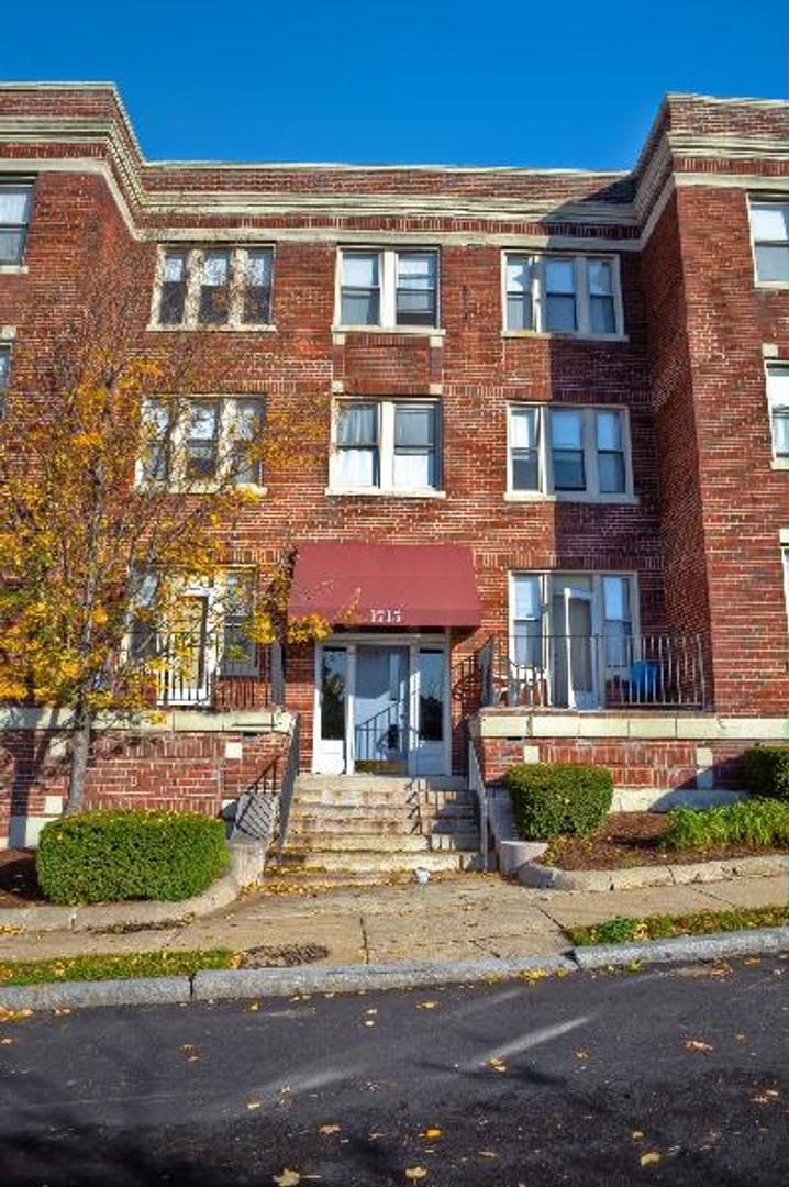 Huge 1 Bed w/ Balcony – photo 2