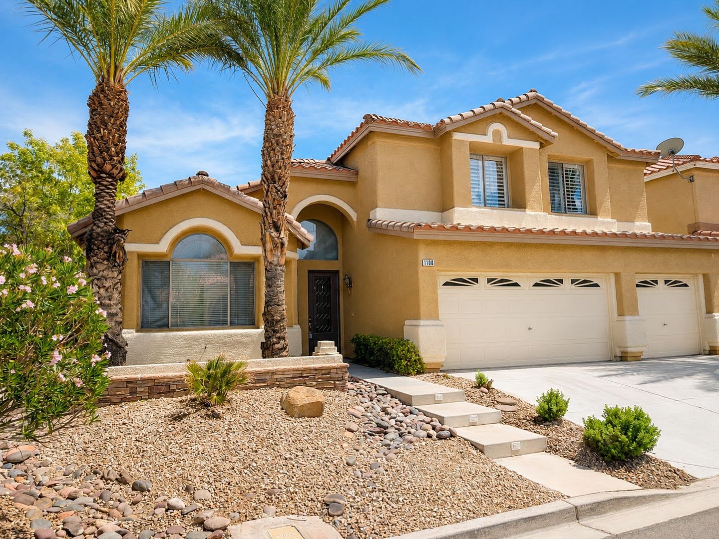 Heart of Summerlin 5 Bedroom with a Sparkling Pool – photo 4