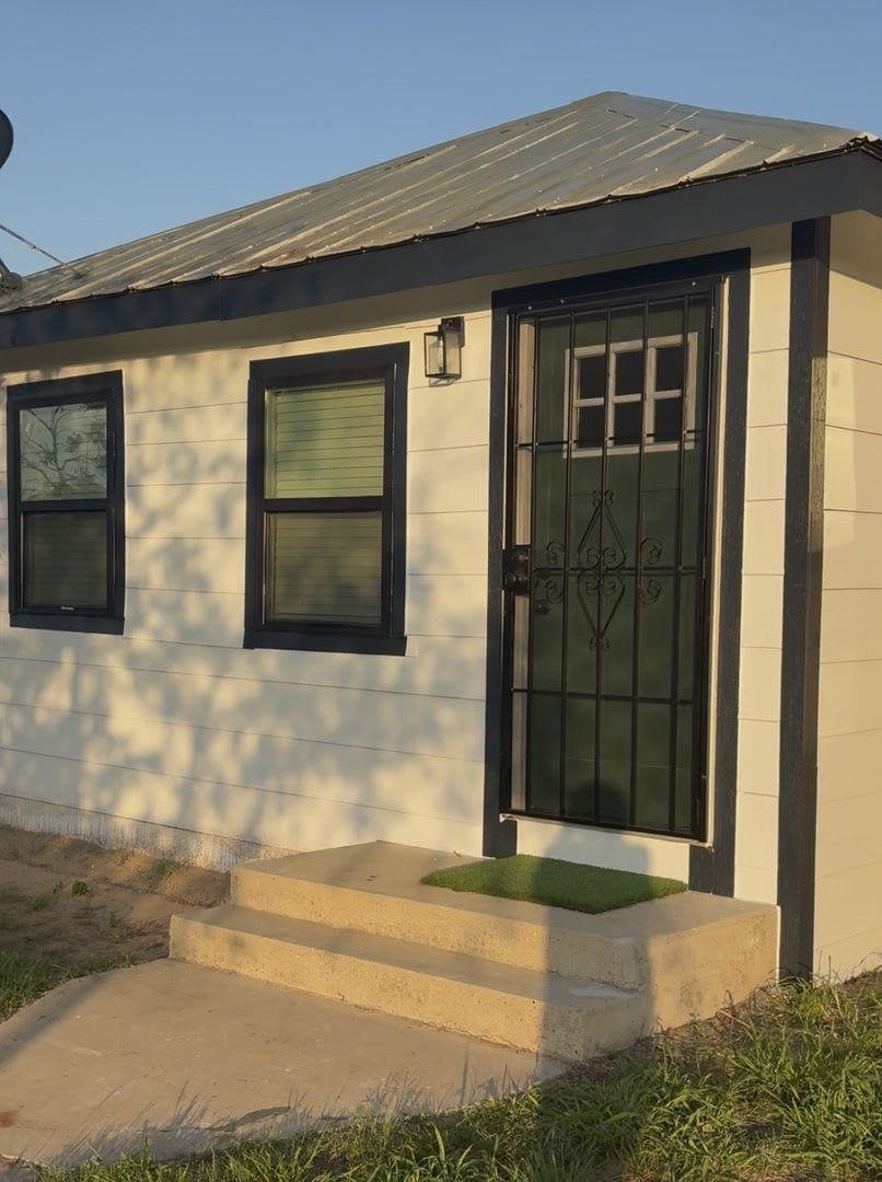 1602 PENA ST CARRIZO SPRINGS TX 78834 – photo 2