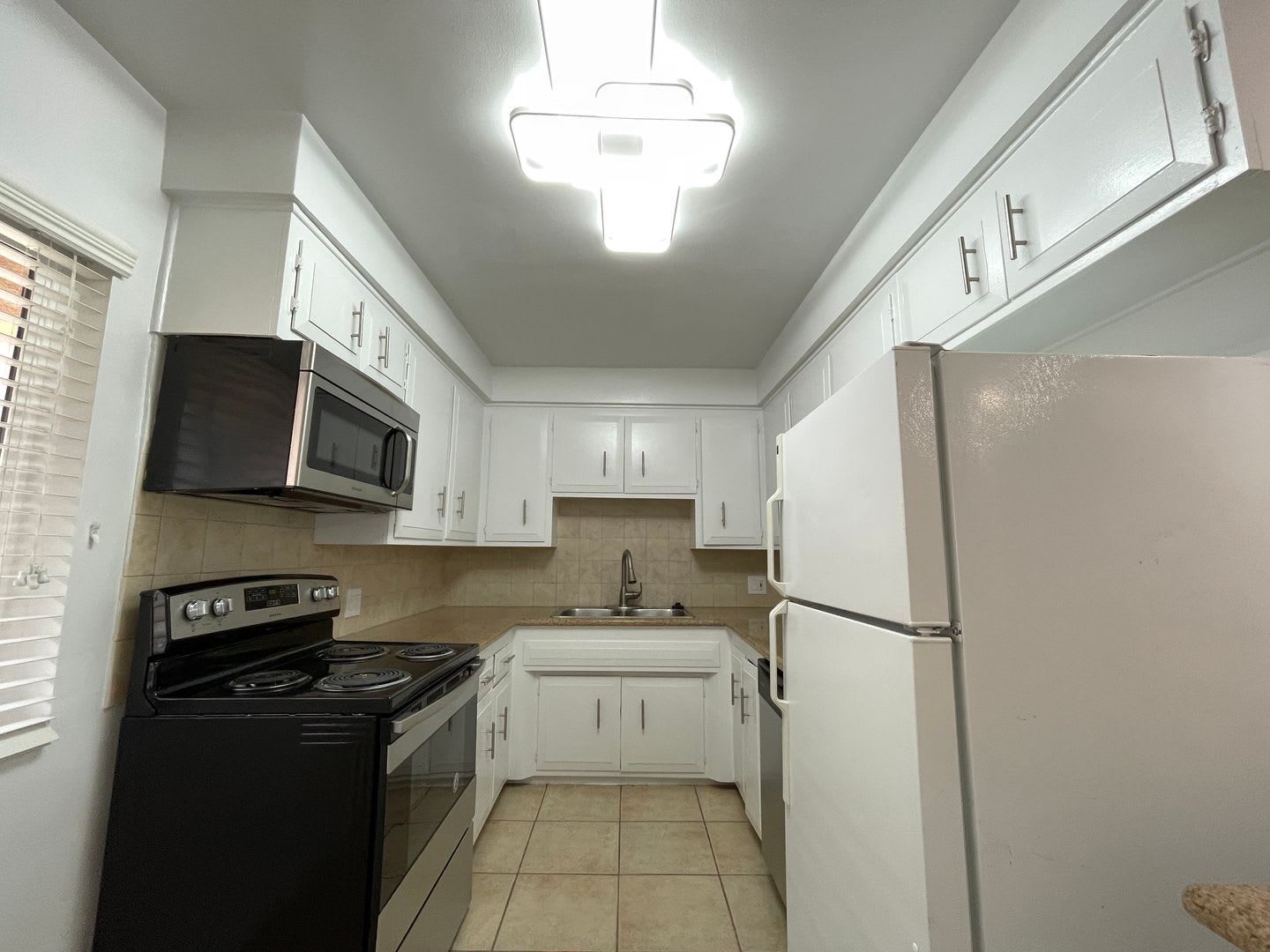 13952 Moorpark St. – photo 4