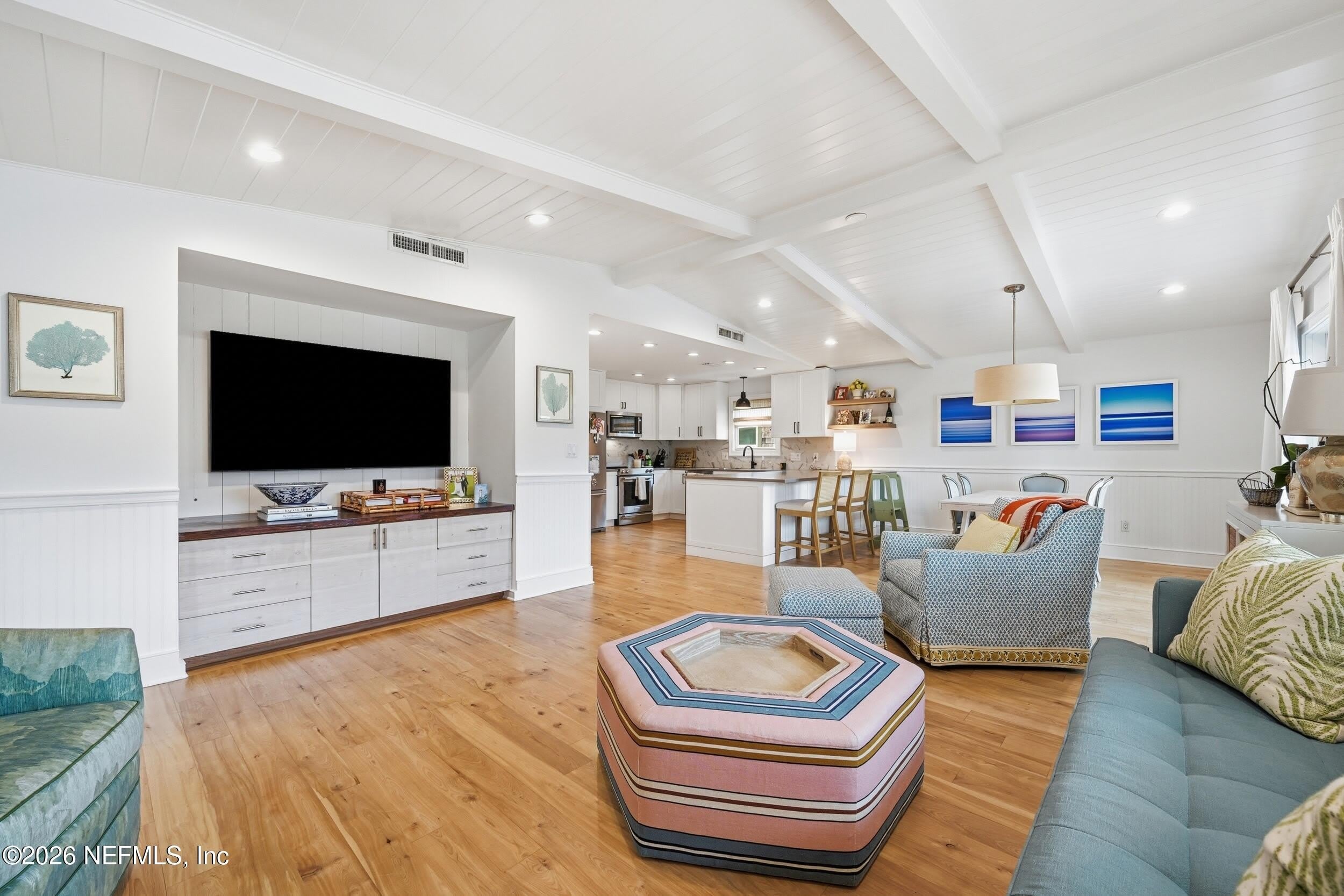 1440 BEACH Avenue – photo 3