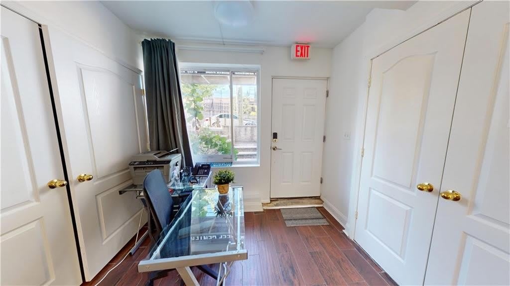 186 Hylan Boulevard – photo 2