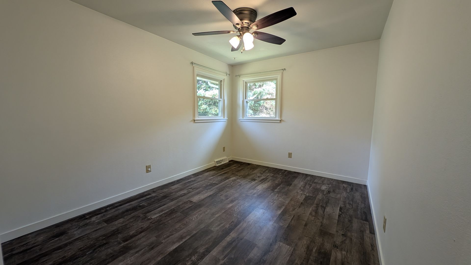 Charming Row Home Style Rental – photo 5