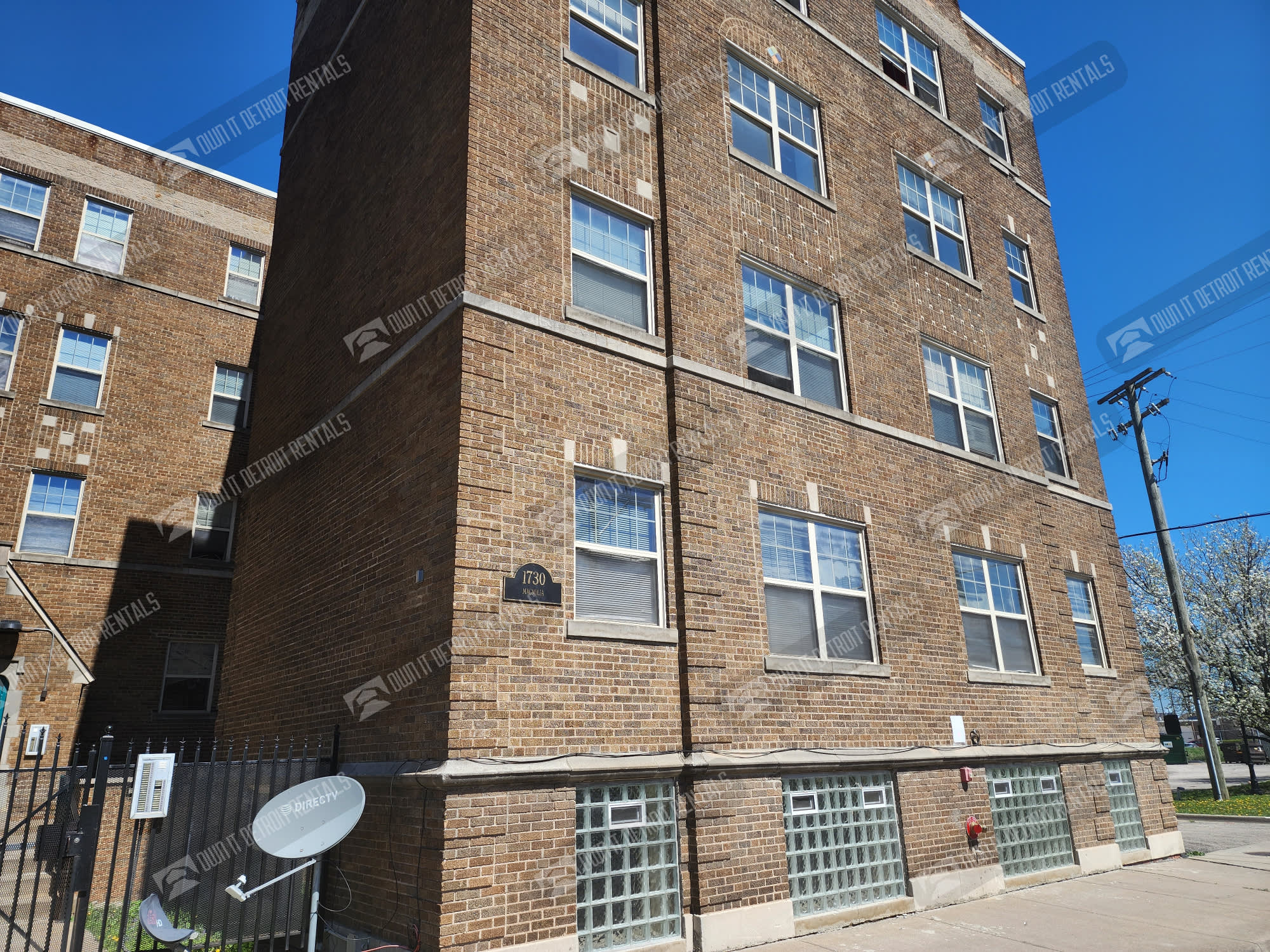 1730 Magnolia St Apt 306 – photo 2