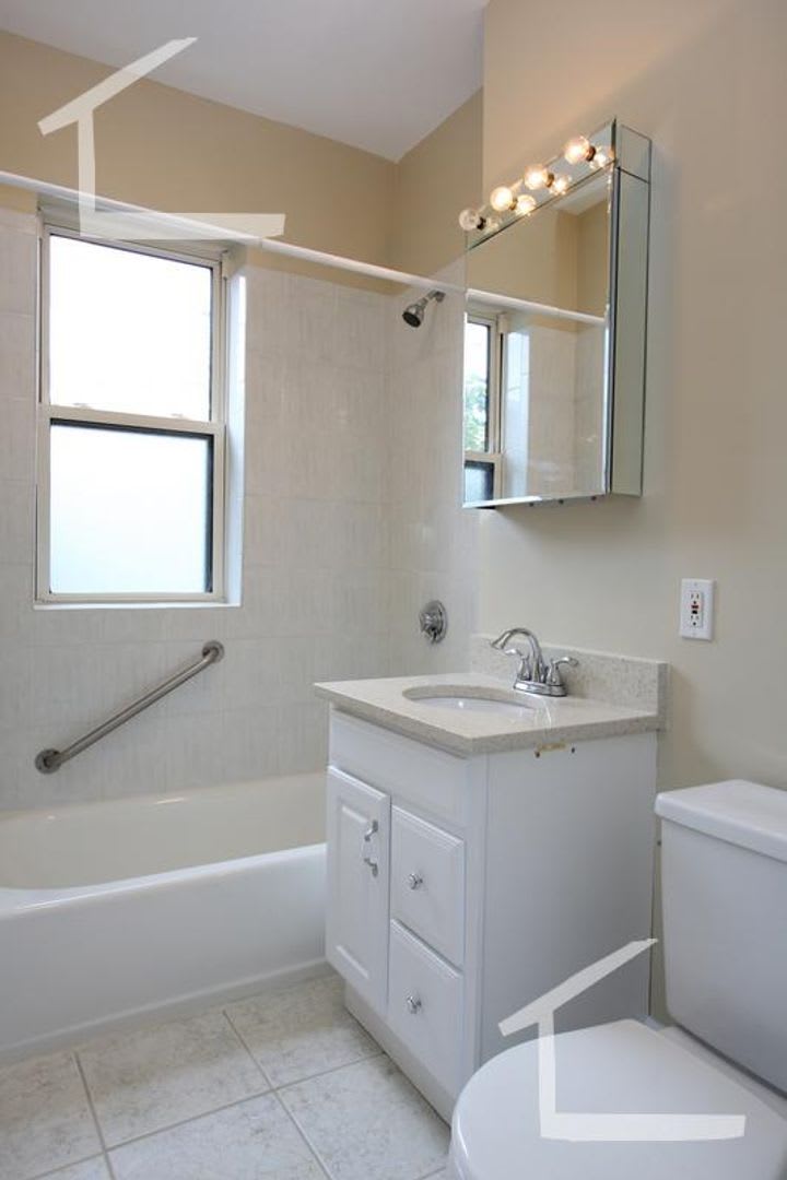 Nicely Renovated 3 Bed In The Heart Of Fenway – photo 2