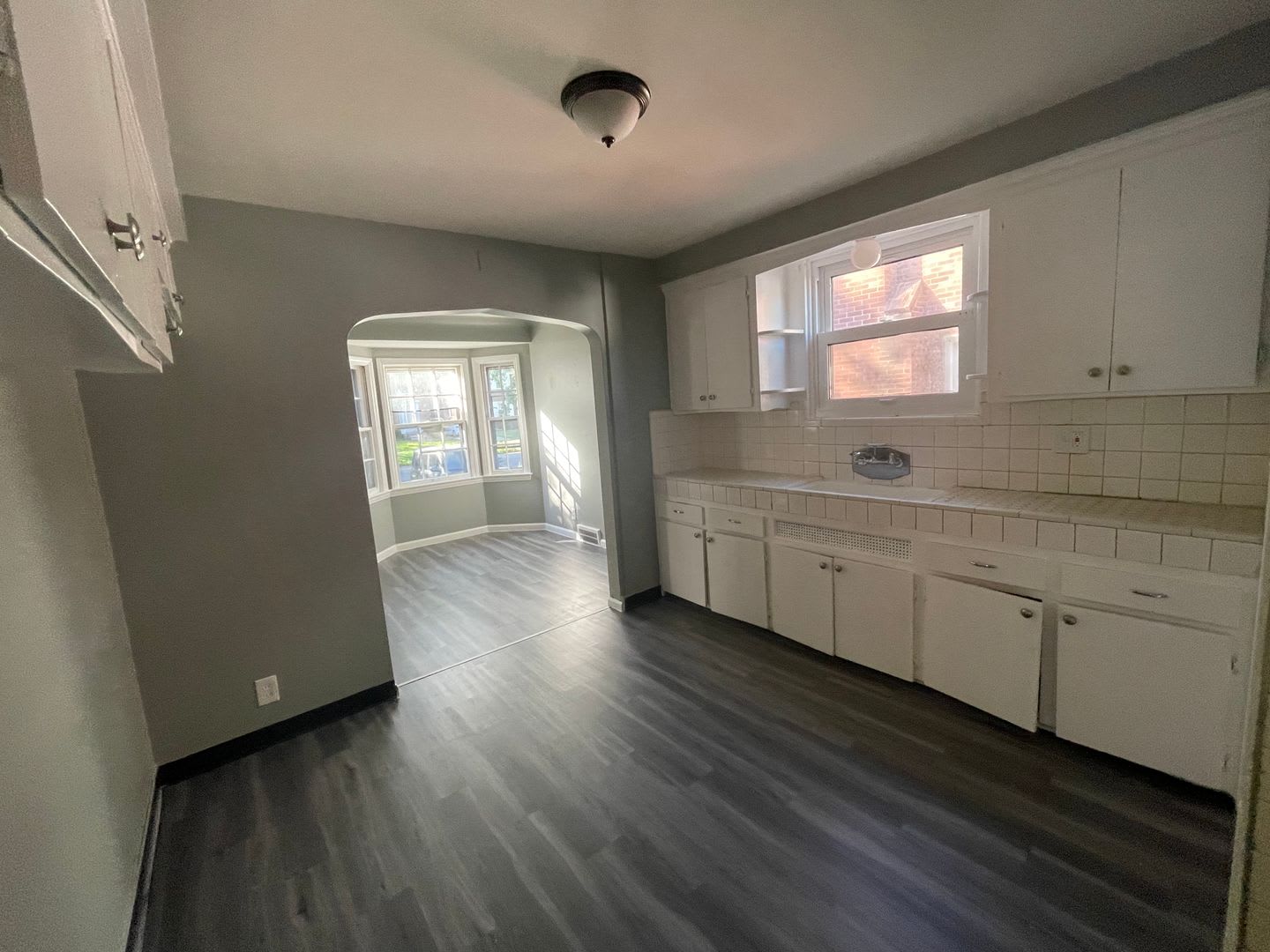 Move In Ready 3Br Brick Bungalow Detroit Classic New Floors Paint Etc You Ll Love This House – photo 5
