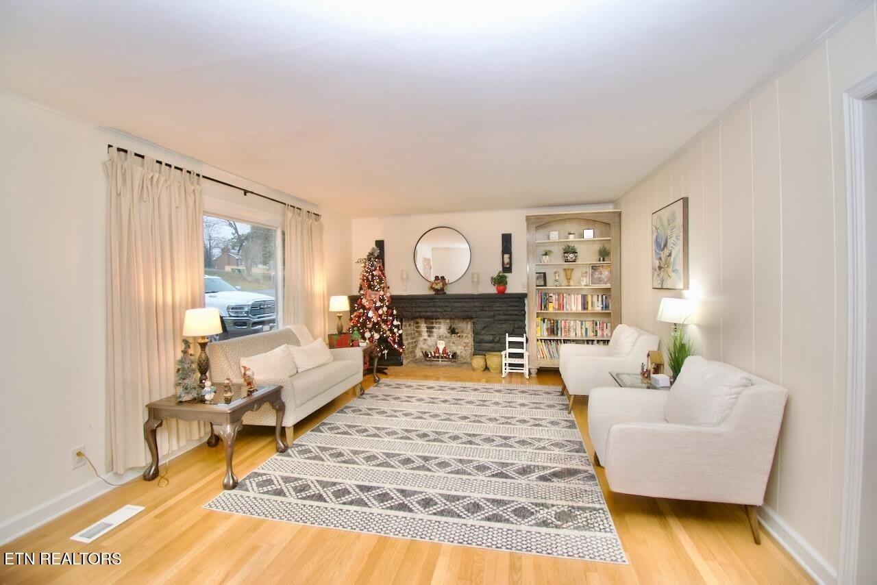 1204 Redwood Ave – photo 5
