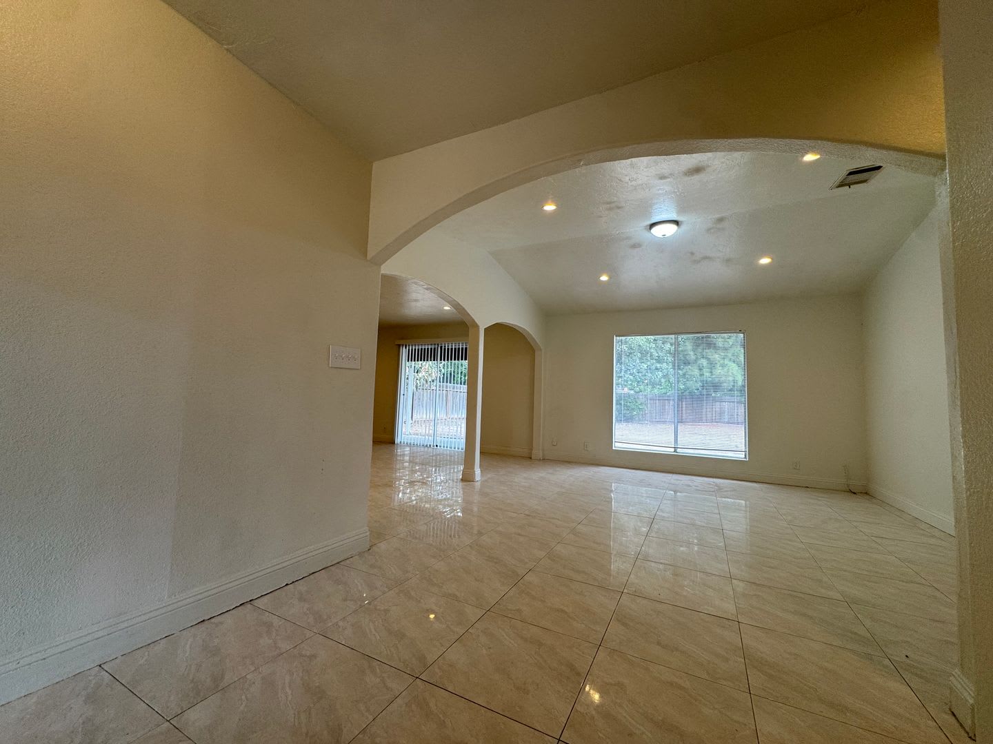 5269 E. Washington Avenue – photo 3
