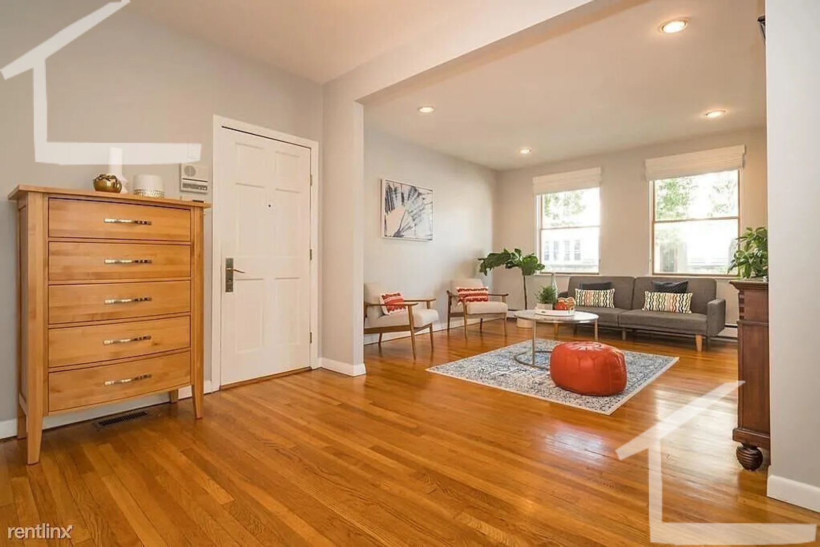 Perfect for underclassmen wanting a multi-year stay! Luxury Apt w W/D in Unit near BU! XL Rooms – photo 1