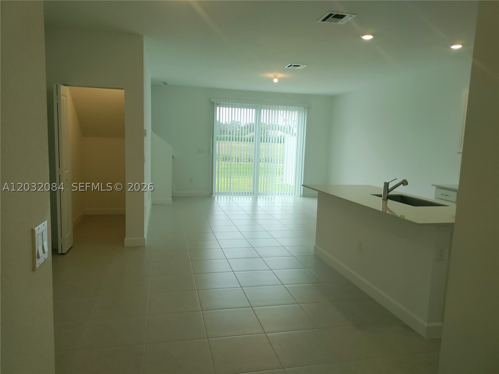 652 SE Lake Falls St – photo 4