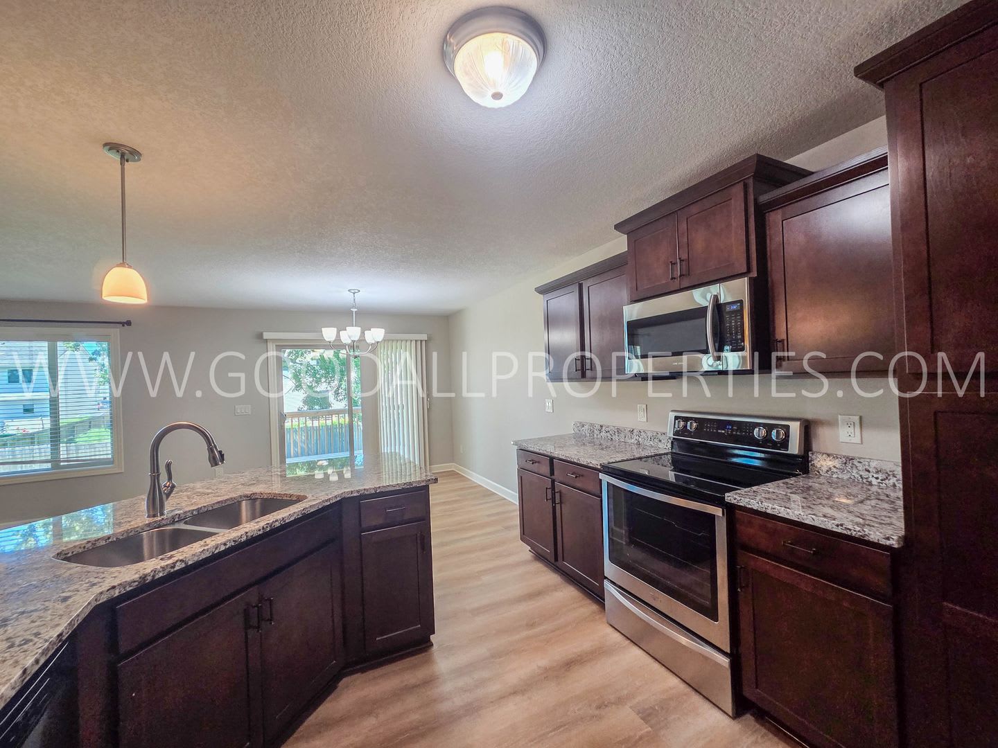 4 Bed Waukee Home with Granite Counters & Covered Deck – photo 5