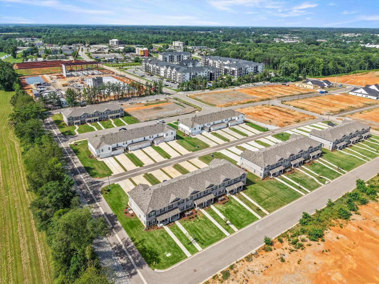 Fantastic Location – Spacious 3 Bedroom Townhome with Rear-Entry Garage! – photo 5