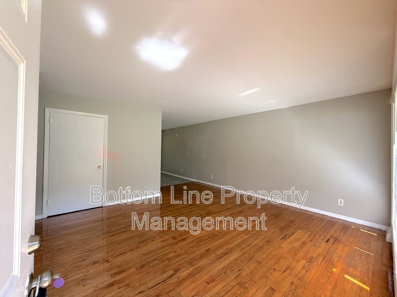 561 Blendwood Drive – photo 2