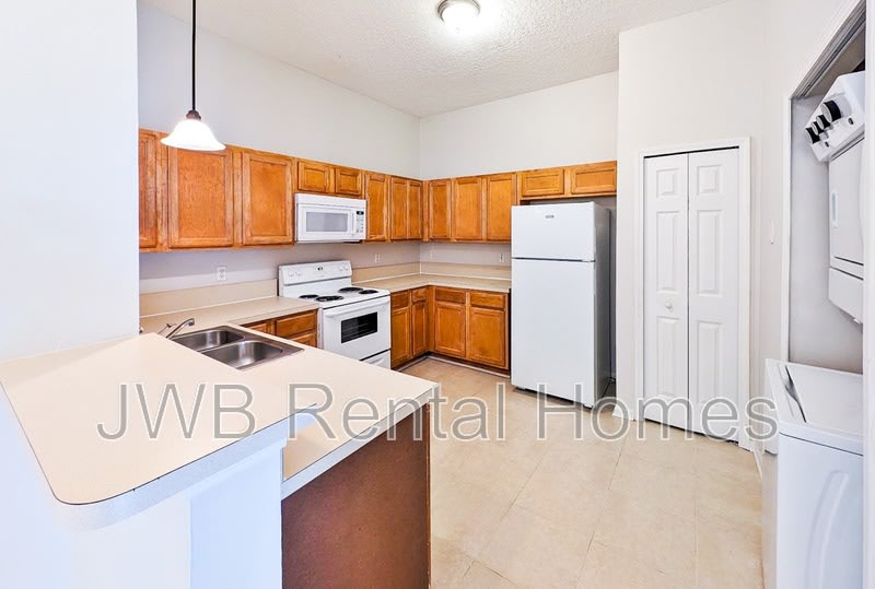 1423 Manotak Point Dr #102 – photo 3