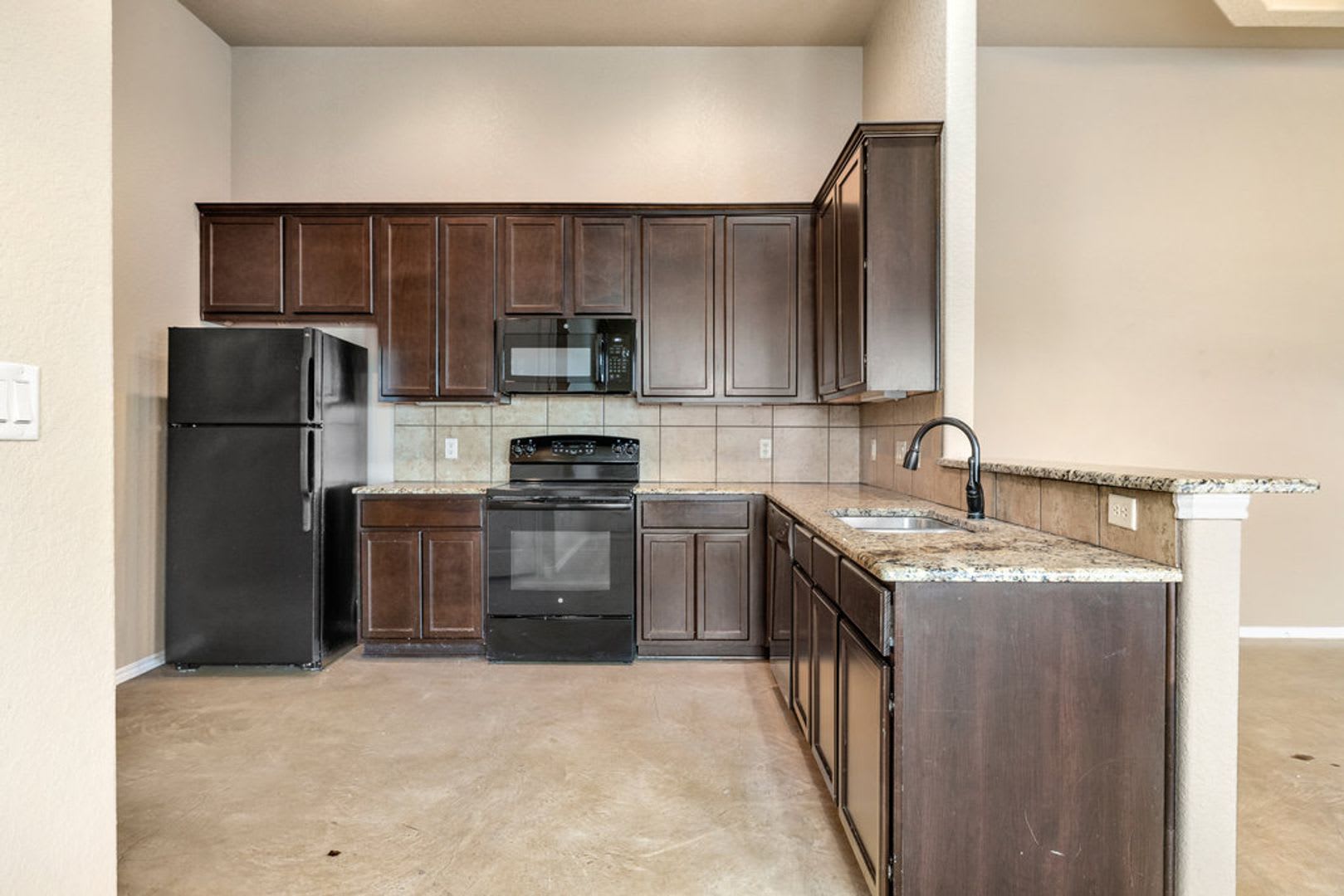 Available Now 3 Bedroom Duplex Located In New Braunfels Texas – photo 3