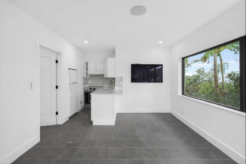 3720 Morton Avenue – photo 4