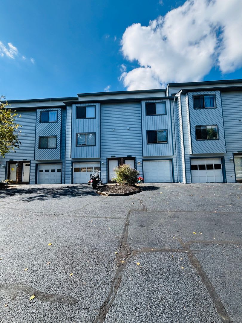 2 Bedroom 2 5 Bath Townhouse – photo 1