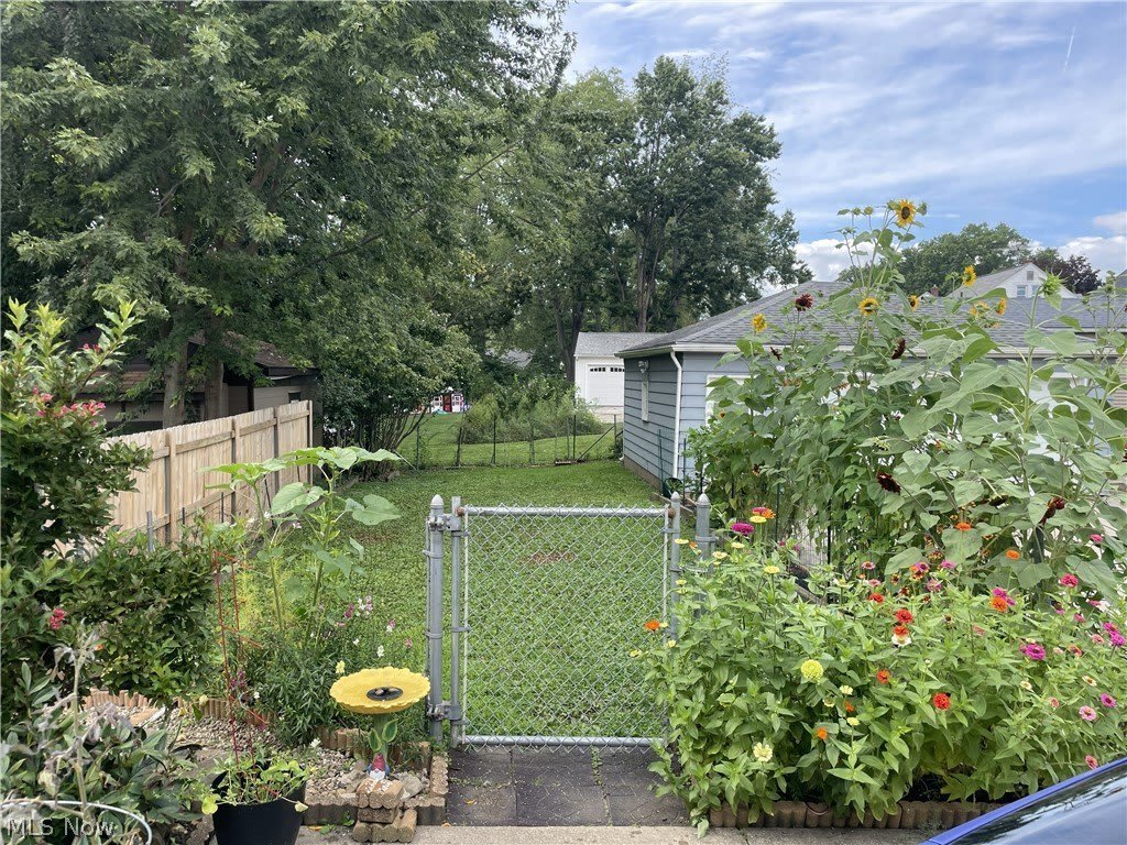 2562 3rd Street – photo 3