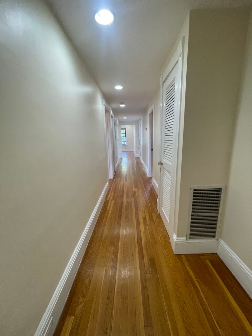 Charming 3 Bedroom-No Broker Fee – photo 4
