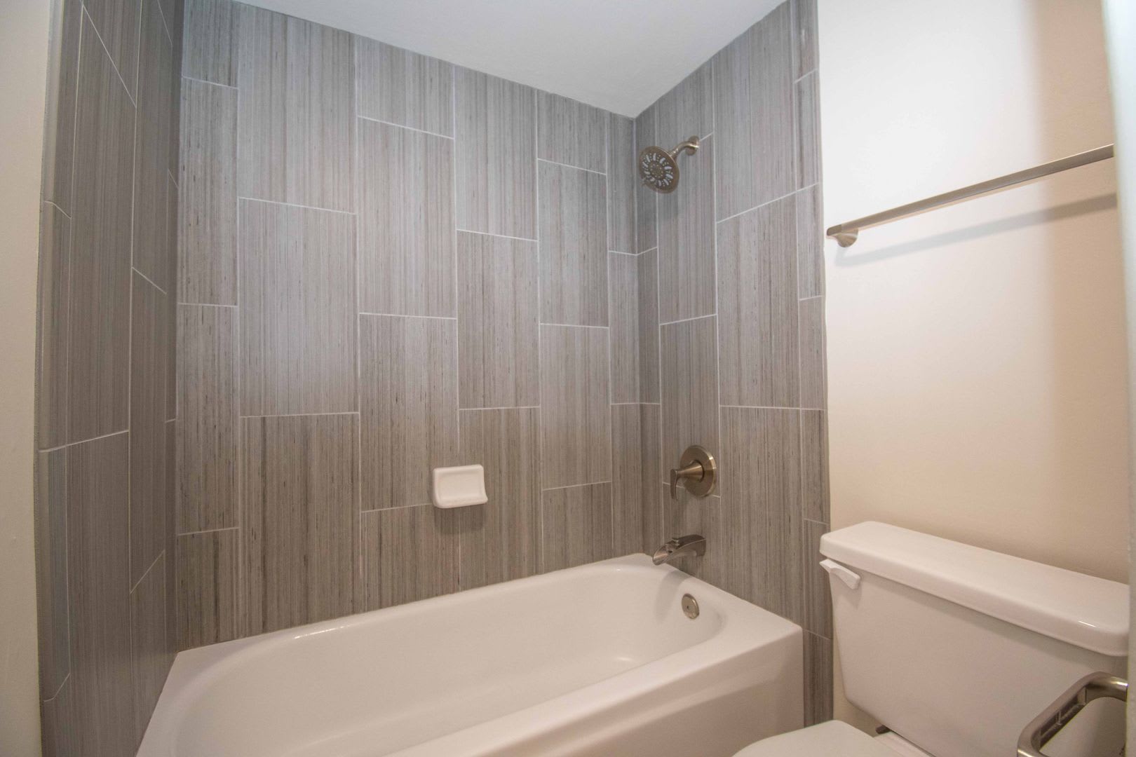 Updated North Park 2 Bedroom Home With Garage And In Unit W D – photo 5
