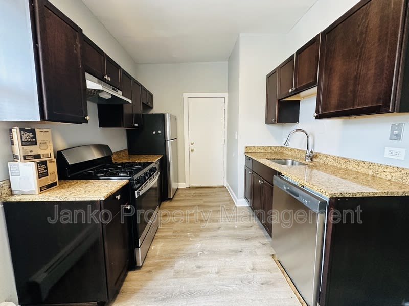 5657 W Washington Blvd – photo 5