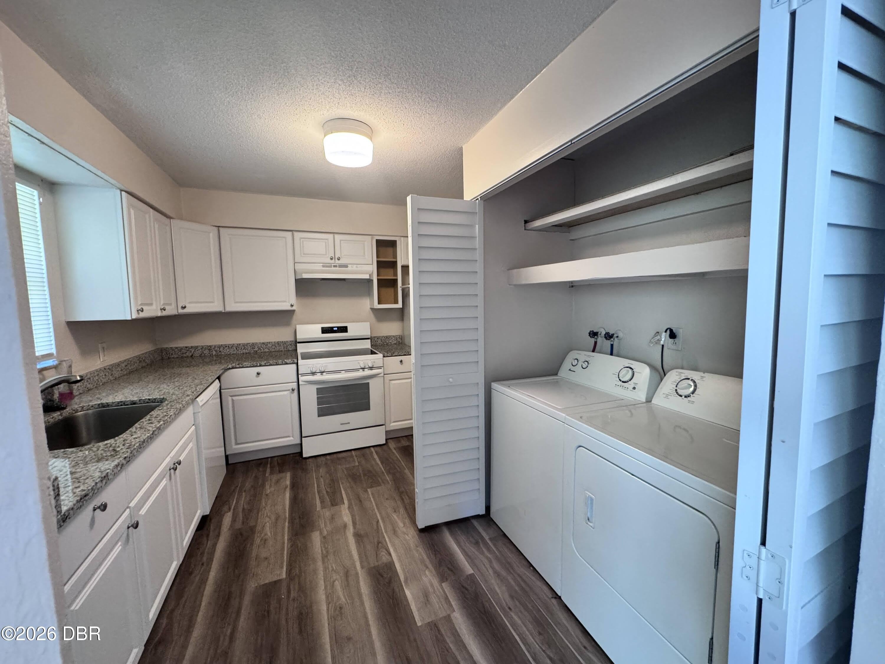 300 Hopkins Avenue – photo 4