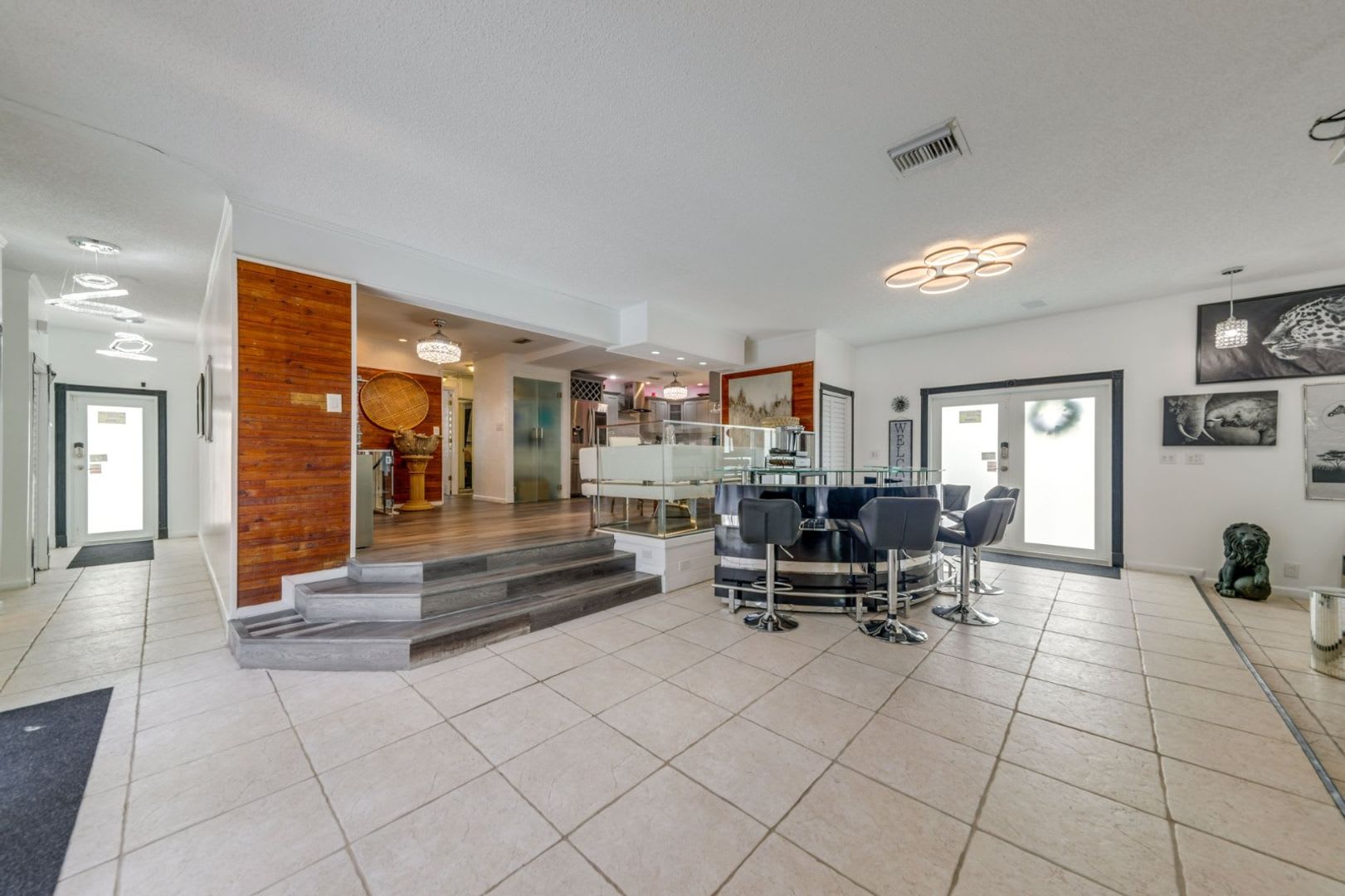 Spacious 3-Bedroom West Park Home with Private Pool – photo 4