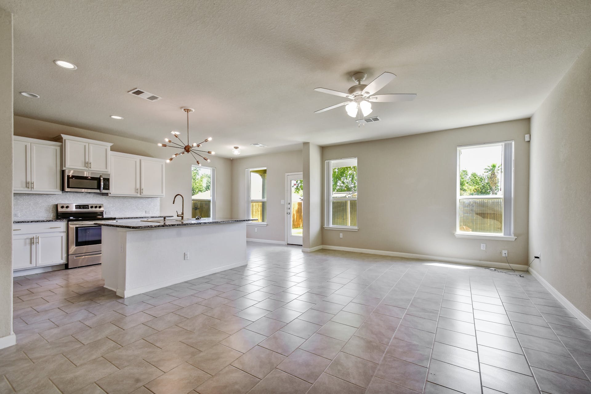 2061 Flintshire Dr – photo 5