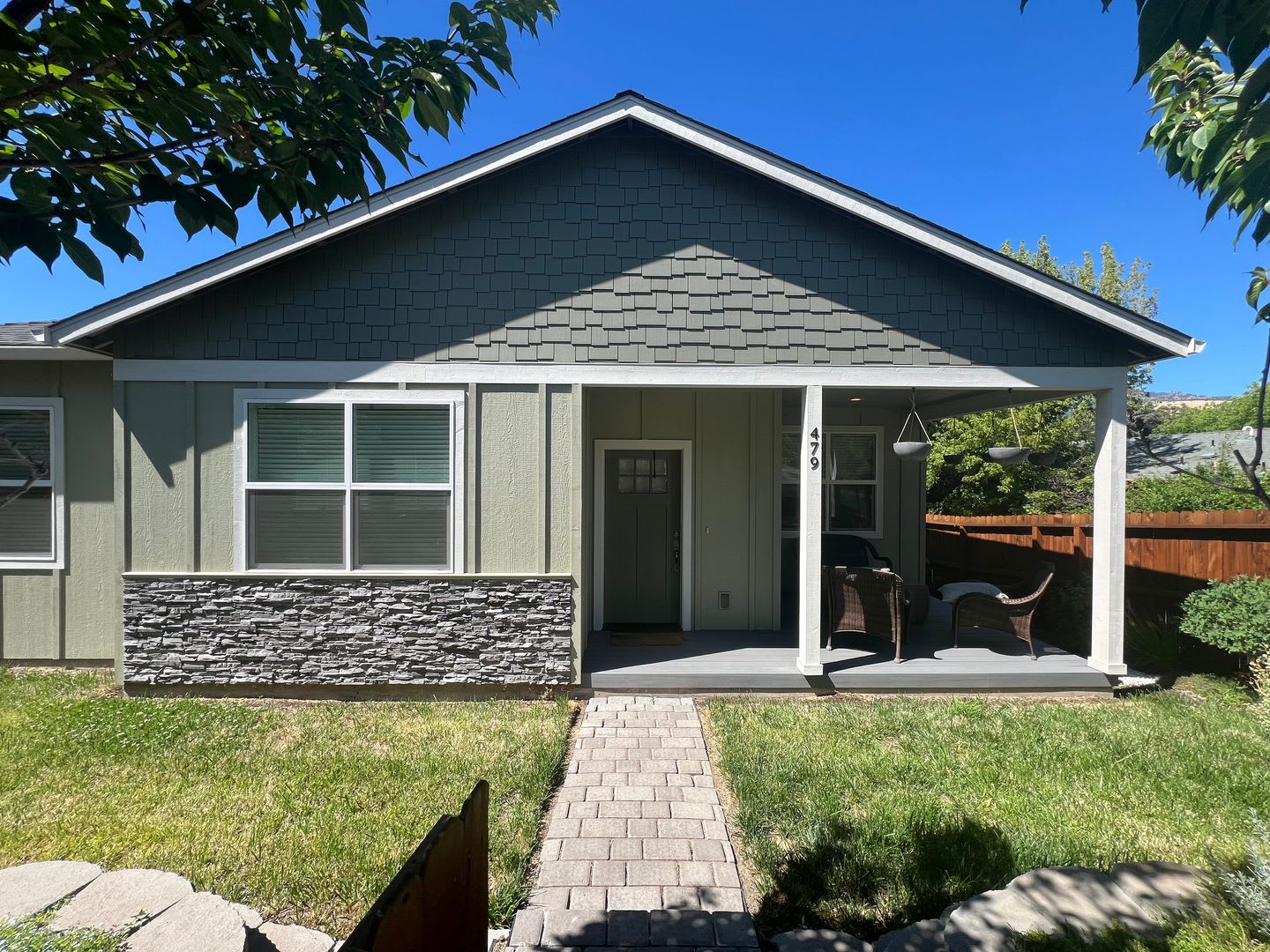 Newer Three bed, 2.5 bath Ashland Home – photo 1