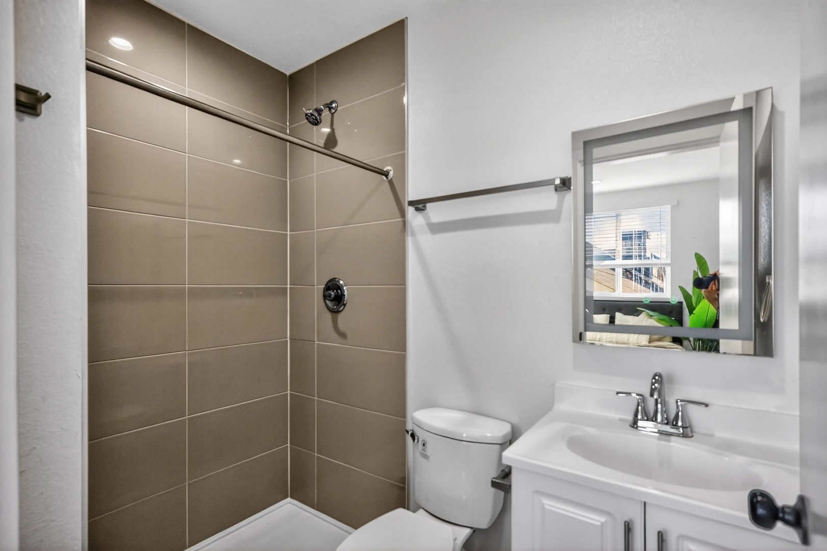 MH 1530 W 37th St – photo 4