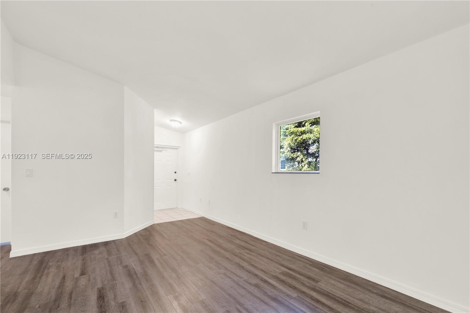 3385 Northeast 10th Street – photo 2