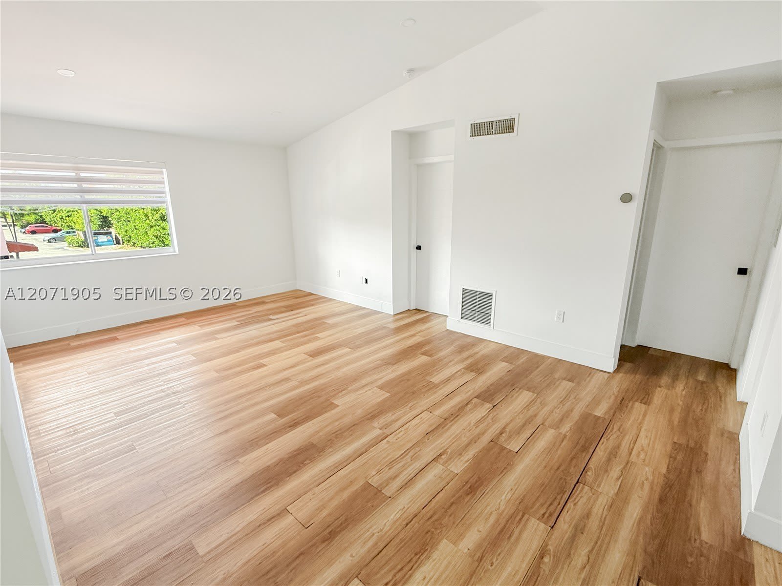 8035 Lake Dr – photo 4