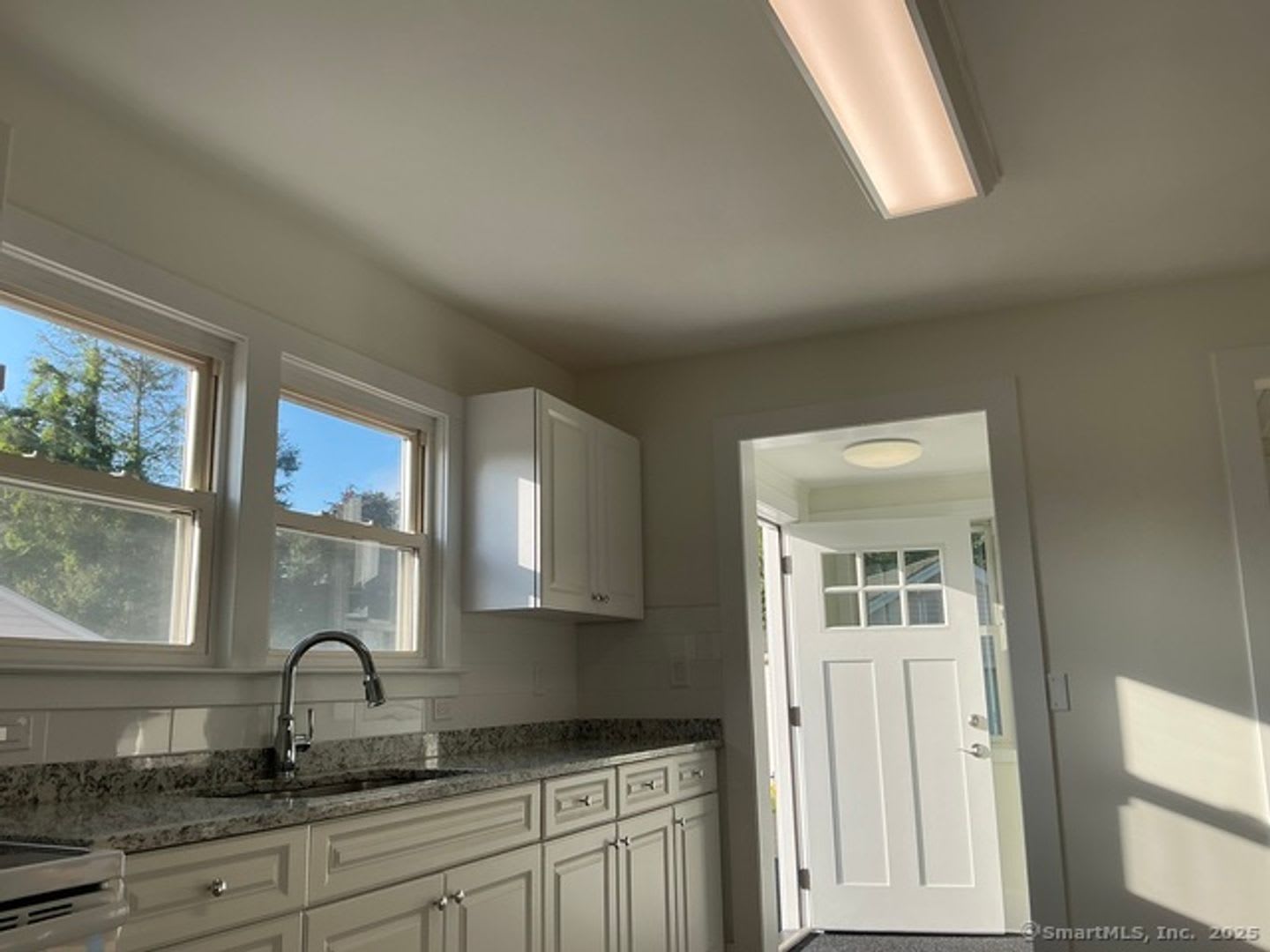Completely remodeled 3-bedroom Home in Cromwell – photo 1