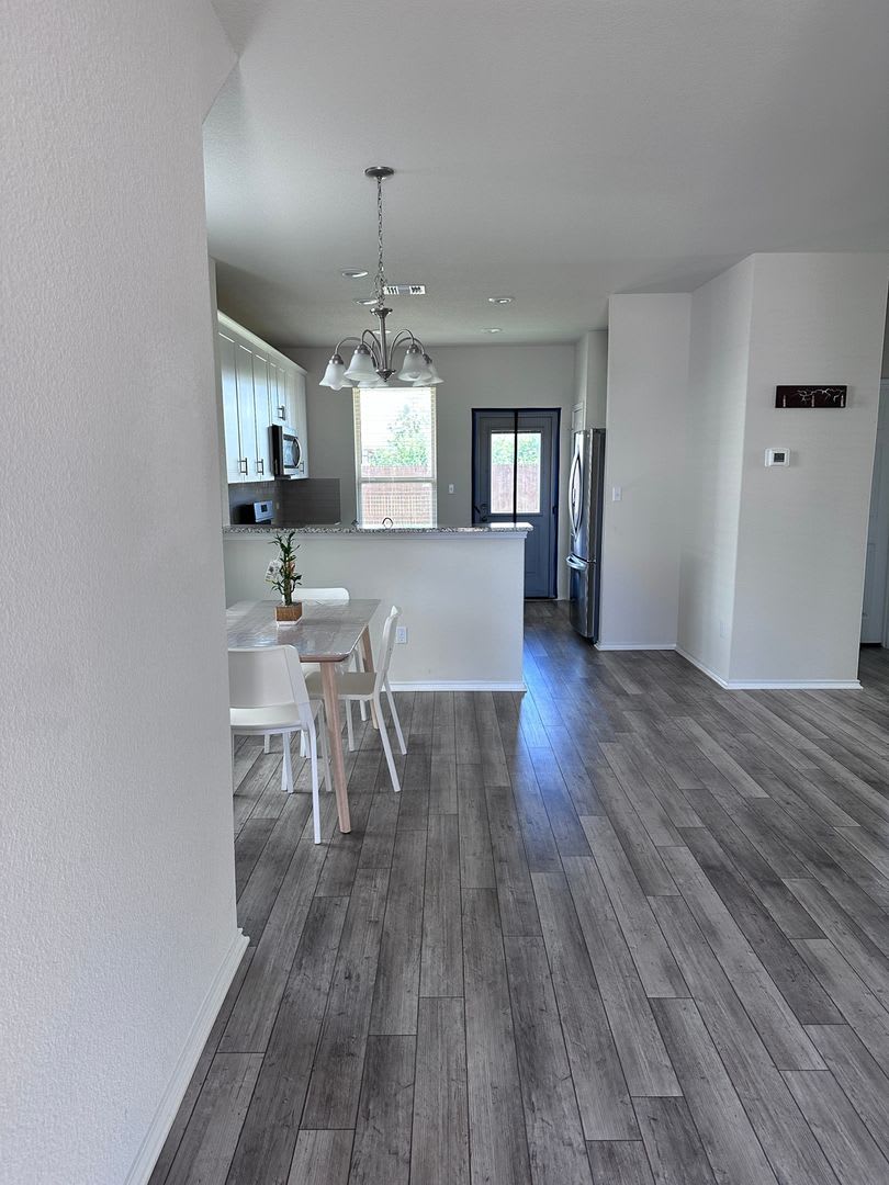 Modern 4-Bedroom Home with Smart Features in Prime Georgetown Location – photo 2
