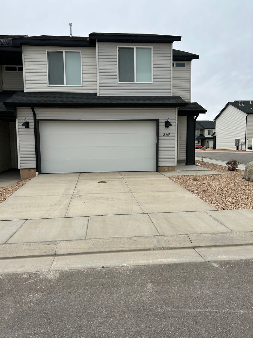 Charming Townhome – photo 1