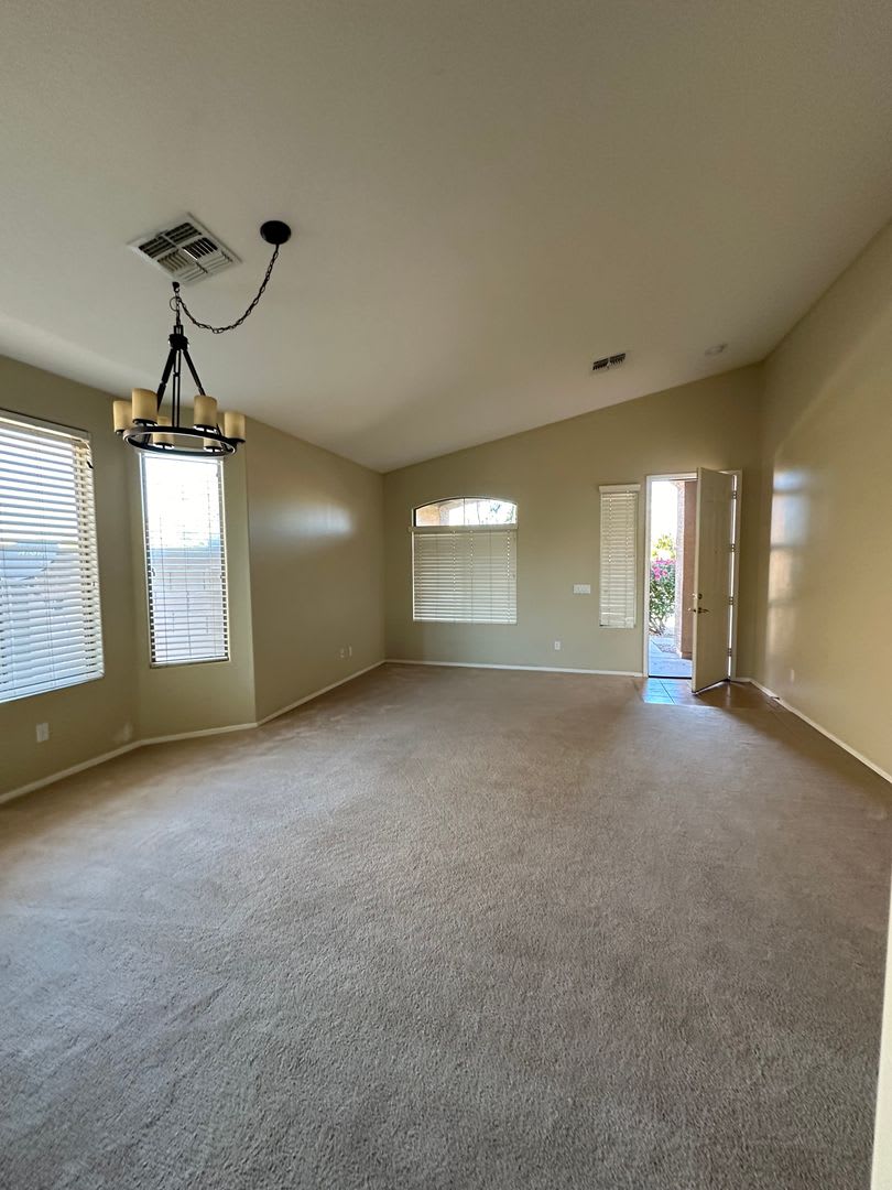 4 bedroom with 3 car garage in Surprise – photo 2