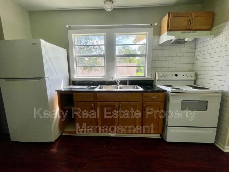 327 Stewart Street – photo 5