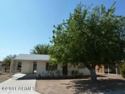 2 beds, 1 bath, 800 sqft – photo 1