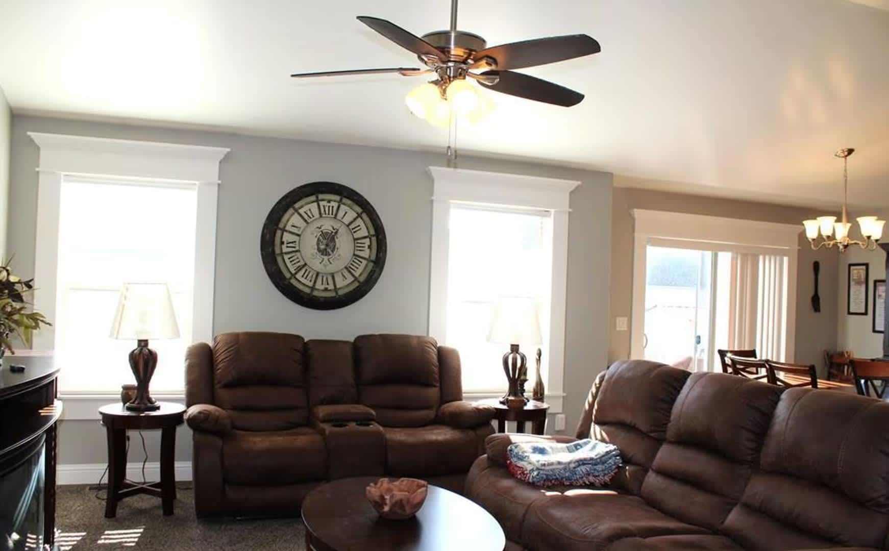 SPACIOUS MODERN 6 BED 3 BATH HOME IN IONA! – photo 5