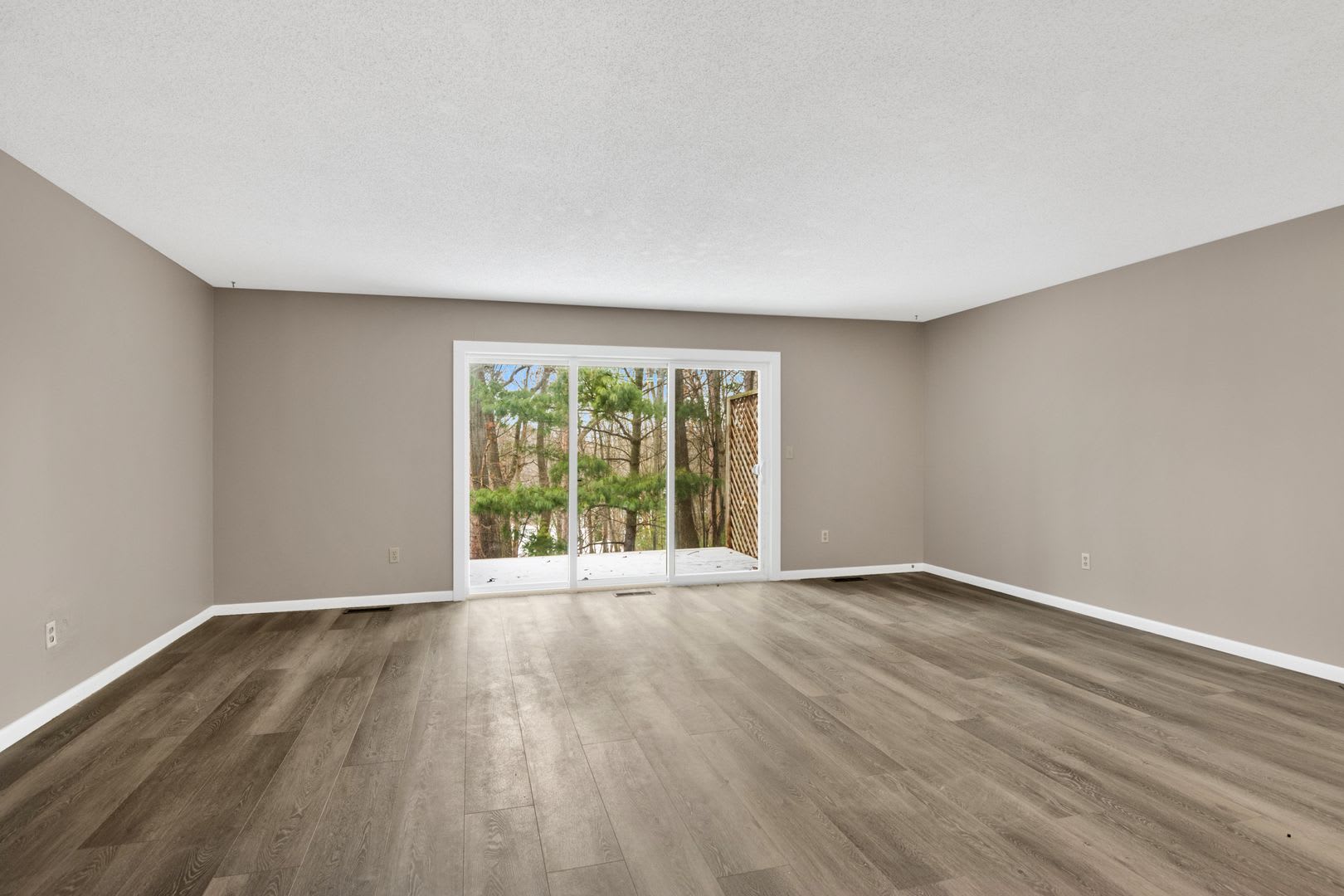 Modern 3-Bedroom Duplex in Holiday Hills, Traverse City – photo 3