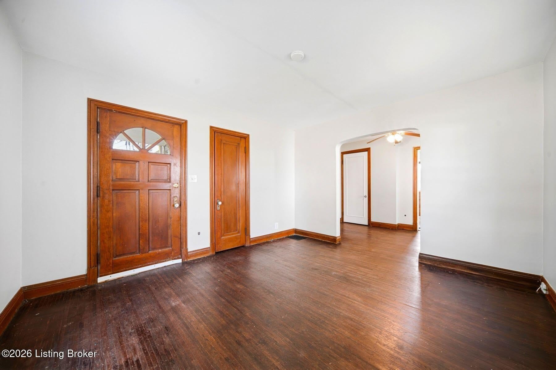 1050 Oakwood Ave – photo 4