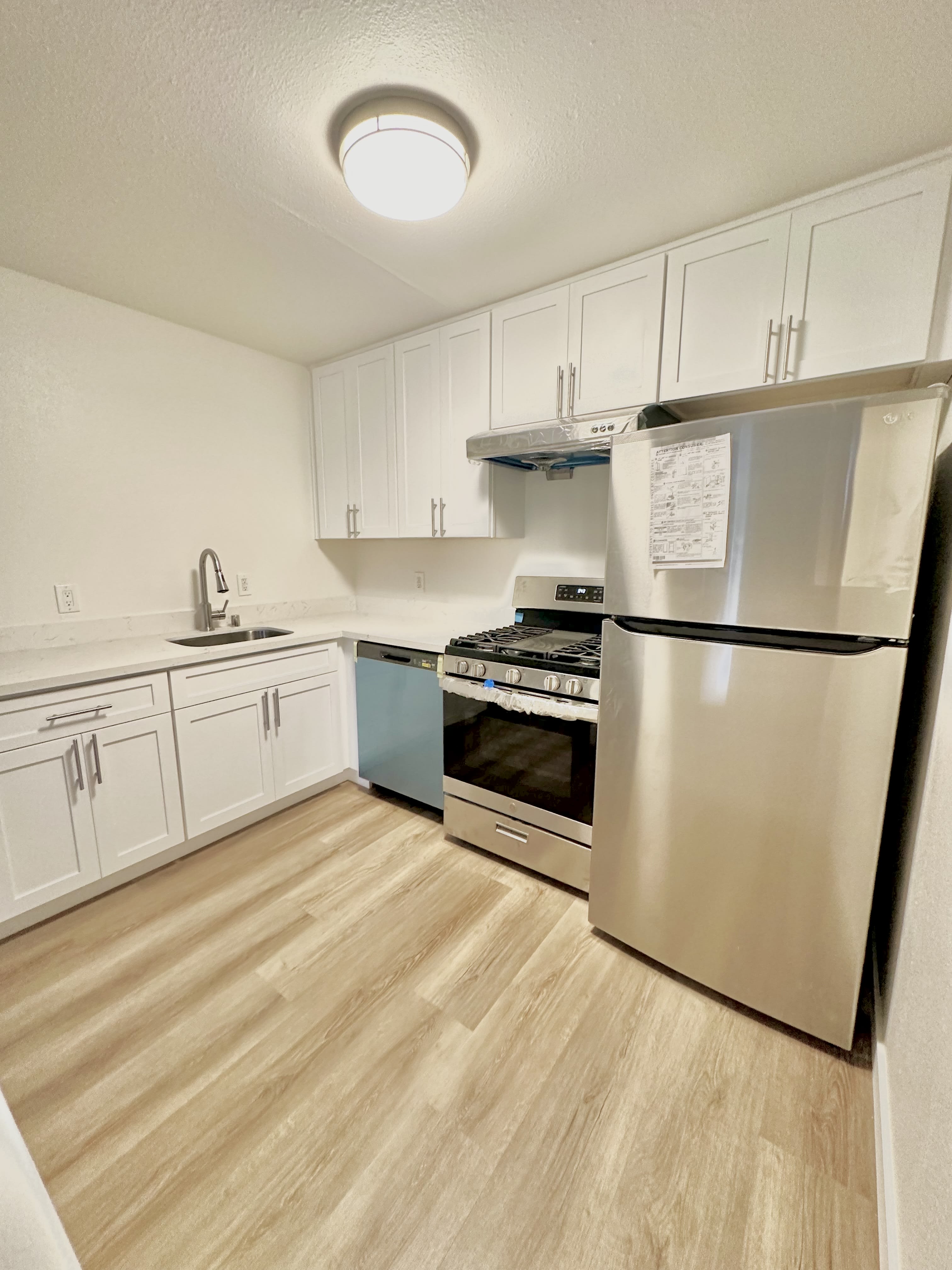 4215 Lincoln Ave – photo 2