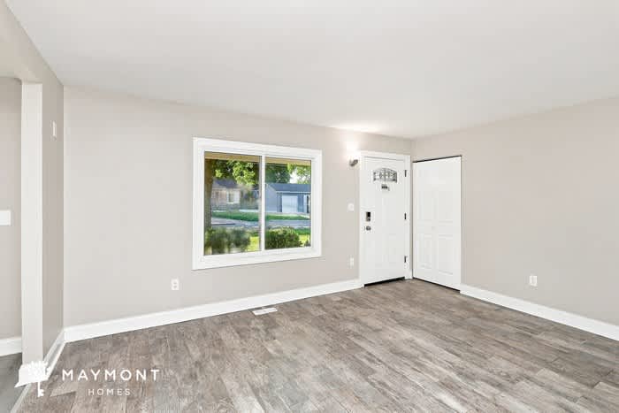 990 Sheffield Drive – photo 4