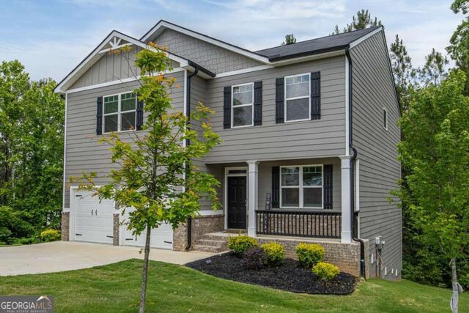 Like-New 4 bedroom 2.5 bathroom home with Custom Touches, open floor plan AND a Cul-de-sac lot! Must see! – photo 2