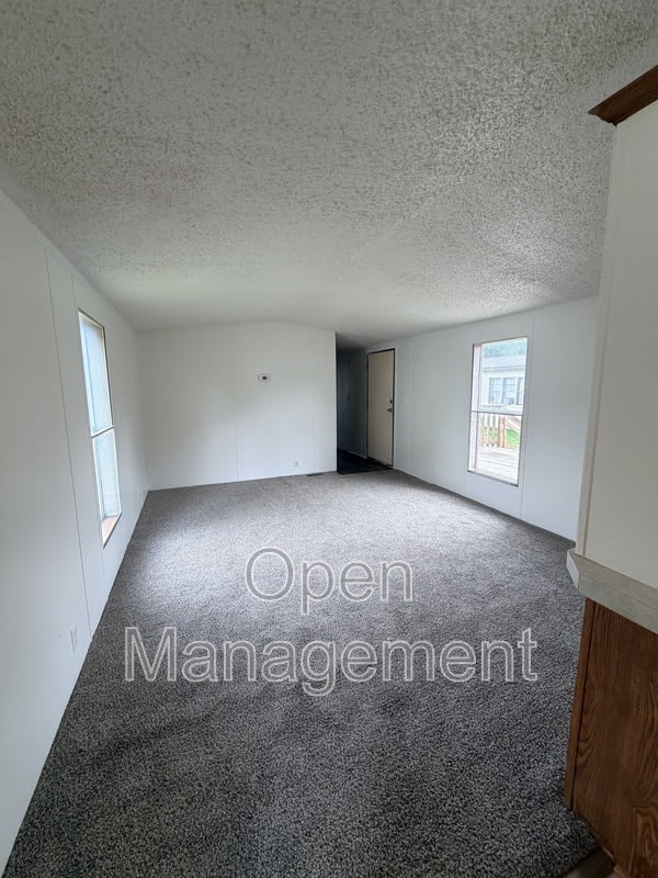 2541 HORN AVE – photo 5