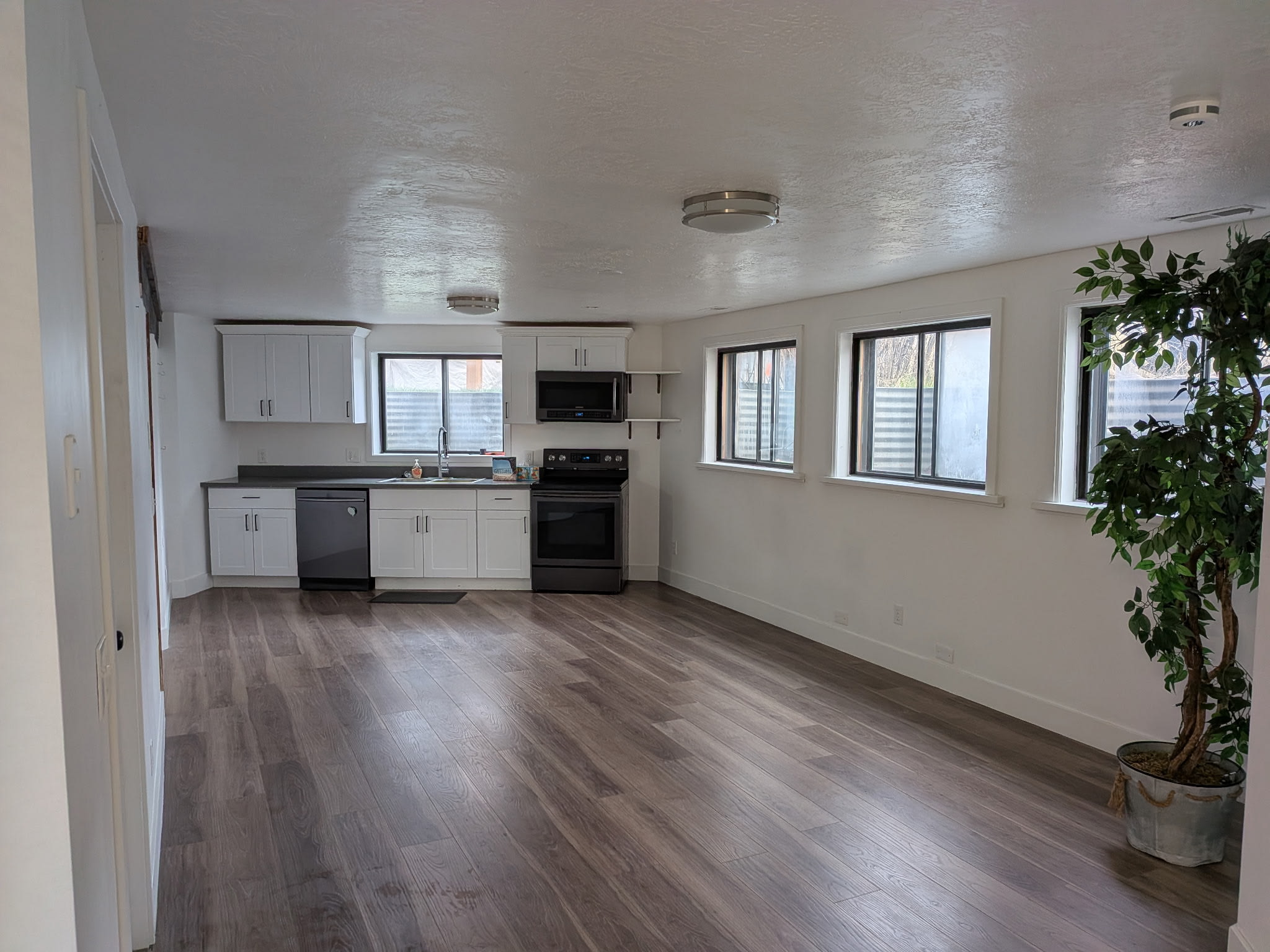 1612 Farr Dr – photo 3